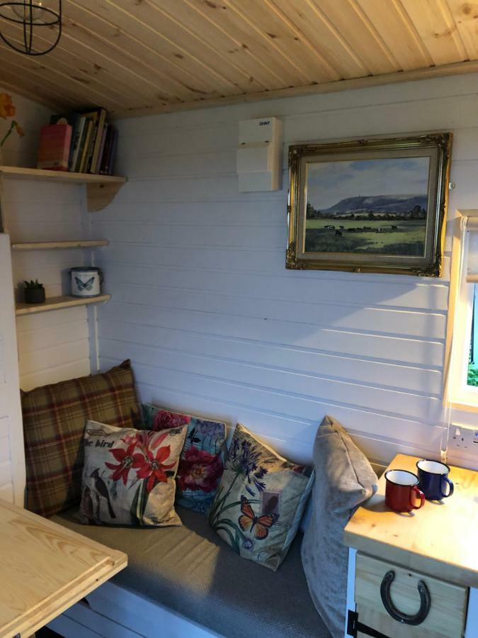 Clydesdale Shepherds Hut Hotel Belfast Exterior foto